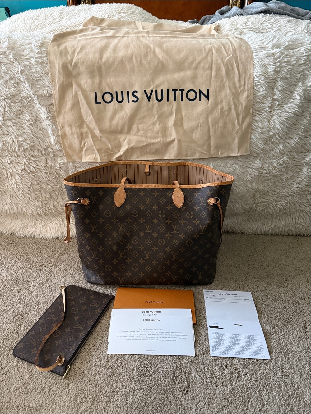 Louis Vuitton Monogram Neverfull GM Tote in Brown and Tan. Great condition!!
